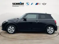 Używany Mini Cooper Essential 136 KM (100 kW) 2024 Czarny Hatchback