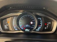 Gebraucht Volvo V60 Momentum 190 PS (139 kW) 2015 Schwarz Kombi