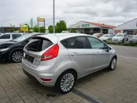 Gebraucht Ford Fiesta Titanium 82 PS (60 kW) 2009 Silber Limousine