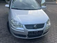 Gebraucht VW Polo Basis 75 PS (55 kW) 2005 Silber Kleinwagen