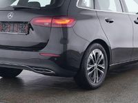 Gebraucht Mercedes B220 Progressive 190 PS (139 kW) 2024 Kosmosschwarz (metallic) Van / Kleinbus
