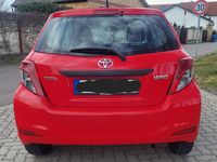 Gebraucht Toyota Yaris 69 PS (50 kW) 2014 Rot Kleinwagen