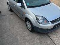 Gebraucht Ford Fiesta 80 PS (58 kW) 2007 Silber Kleinwagen