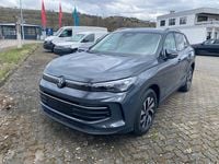 Neu VW Tiguan Life 150 PS (110 kW) 2025 Delfingrau metallic SUV