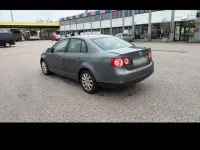 Używany VW Jetta 105 KM (77 kW) 2008 Szary Sedan/Limuzyna