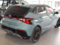 Neu Hyundai i20 Blackline 90 PS (66 kW) 2026 Grün Kleinwagen