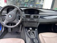 Gebraucht BMW 320 177 PS (130 kW) 2009 Blau Kombi