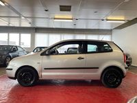 Gebraucht VW Polo Basis 64 PS (47 kW) 2002 Silber Kleinwagen