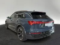 Gebraucht Audi SQ8 e-tron Sport 369 kW (503 PS) 2023 Plasmablau metallic SUV