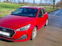 Gebraucht Hyundai i30 Trend 99 PS (72 kW) 2018 Rot Kombi