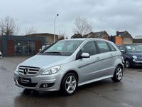 Gebraucht Mercedes B180 116 PS (85 kW) 2011 Silber Van / Kleinbus