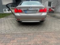 Gebraucht BMW 750 408 PS (300 kW) 2009 Gold Limousine