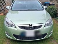 Gebraucht Opel Astra Edition 110 PS (80 kW) 2012 Grün Limousine