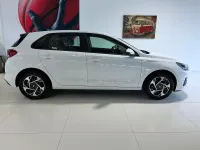 Neu Hyundai i30 GO! 99 PS (72 kW) 2025 Atlas white Limousine