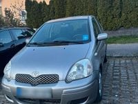Gebraucht Toyota Yaris 87 PS (63 kW) 2004 Silber Kleinwagen