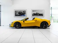 Nouă Ferrari 296 2025 Galben Cabrio