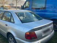 Second-hand Audi A4 125 CP (91 kW) 1994 Argintiu Berlinǎ