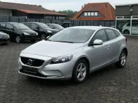 Gebraucht Volvo V40 Kinetic 120 PS (88 kW) 2017 Silber Limousine