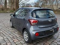 Gebraucht Hyundai i10 Classic 67 PS (49 kW) 2017 Grau Kleinwagen