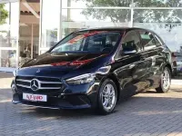 Gebraucht Mercedes B180 136 PS (100 kW) 2019 Schwarz metallic Kleinwagen