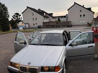 Gebraucht BMW 320 150 PS (110 kW) 1997 Silber Limousine