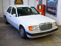 Gebraucht Mercedes 200 118 PS (86 kW) 1990 Weiß Limousine