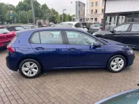 Gebraucht VW Golf VIII Life 131 PS (96 kW) 2020 Blau Limousine