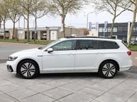 Używany VW Passat GTE 218 KM (160 kW) 2021 Biały Kombi