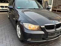 Gebraucht BMW 318 129 PS (94 kW) 2007 Blau Kombi