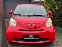 Gebraucht Toyota iQ Basis 68 PS (50 kW) 2011 Super red 5 Kleinwagen