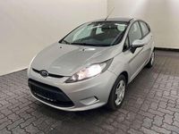 Gebraucht Ford Fiesta Trend 60 PS (44 kW) 2011 Polarsilber Kleinwagen