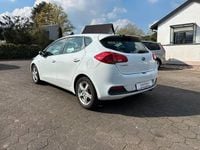 Używany Kia Ceed Vision 90 KM (66 kW) 2013 Biały Hatchback