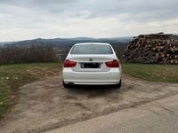 Gebraucht BMW 320 170 PS (125 kW) 2009 Weiß Limousine