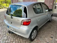 Gebraucht Toyota Yaris 68 PS (50 kW) 2001 Silber Limousine