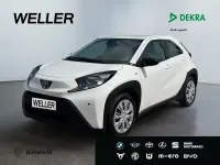Gebraucht Toyota Aygo Play 72 PS (52 kW) 2023 Super (pure) white ii (weiss) Kleinwagen