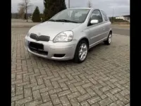 Gebraucht Toyota Yaris 80 PS (58 kW) 2005 Silber Kleinwagen