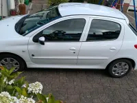 Gebraucht Peugeot 206+ 60 PS (44 kW) 2012 Weiß Kleinwagen