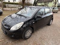 Gebraucht Hyundai i20 77 PS (56 kW) 2012 Schwarz Kleinwagen