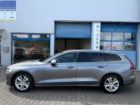 Gebraucht Volvo V60 Momentum 197 PS (144 kW) 2021 Grau Kombi