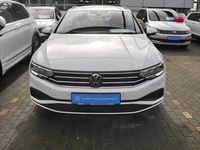 Gebraucht VW Passat Basis 150 PS (110 kW) 2024 Weiß Kombi