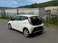 Używany Toyota Aygo 69 KM (50 kW) 2016 Biały Hatchback