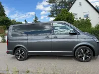 Gebraucht VW Multivan 204 PS (150 kW) 2022 Grau Van / Kleinbus