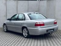 Usado Opel Omega 211 HP (155 kW) 2000 Prateado Sedan