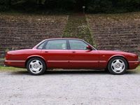 Używany Jaguar XJR 320 KM (235 kW) 1997 Czerwony Sedan/Limuzyna