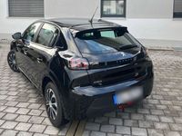 gebraucht Peugeot 208 in schwarz