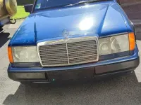 Gebraucht Mercedes E260 160 PS (117 kW) 1990 Blau Limousine