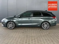 Neu Hyundai i30 Comfort 101 PS (74 kW) 2025 Cypress green Kombi