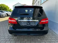 Gebraucht Mercedes B180 122 PS (89 kW) 2012 Kosmosschwarz  metalliclack Kleinwagen