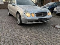 Gebraucht Mercedes E220 150 PS (110 kW) 2003 Silber Limousine