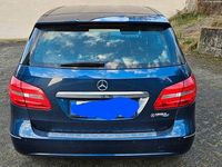 Gebraucht Mercedes B180 122 PS (89 kW) 2013 Blau Van / Kleinbus